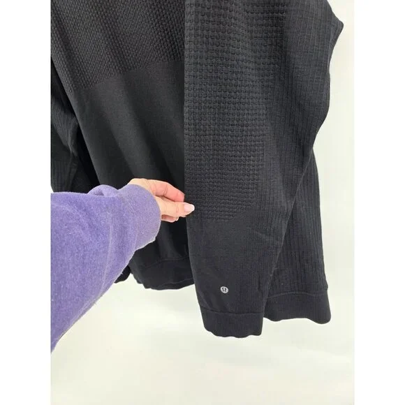 Lululemon Black Textured Crewneck Sweatshirt Mens - Picture 3 of 6
